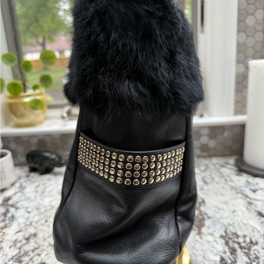 Luxurious Black Fur-Accent Shoulder Bag - Picture 3 of 10